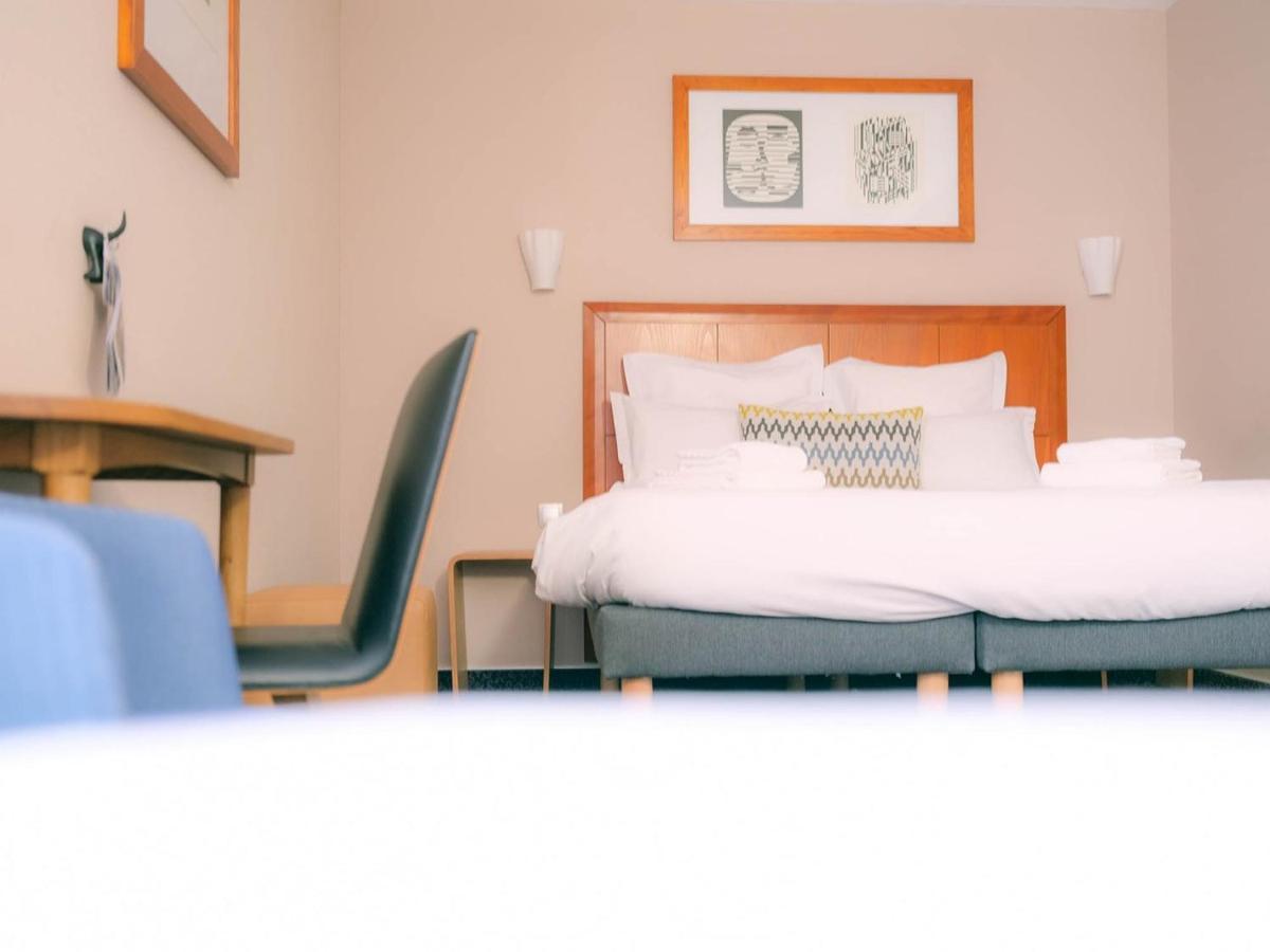 Logis Hotel De L'Europe Поатие Стая снимка
