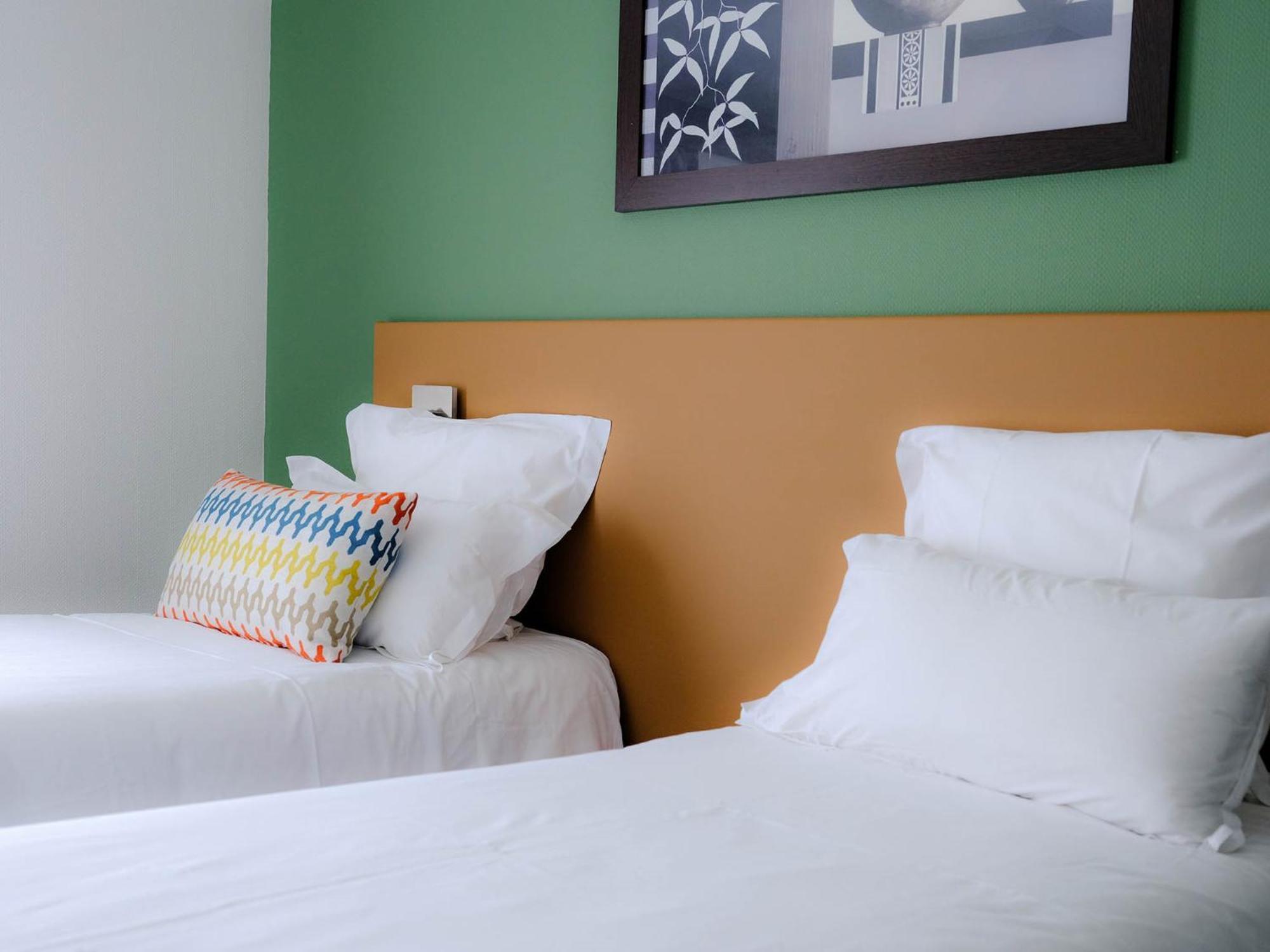 Logis Hotel De L'Europe Поатие Стая снимка