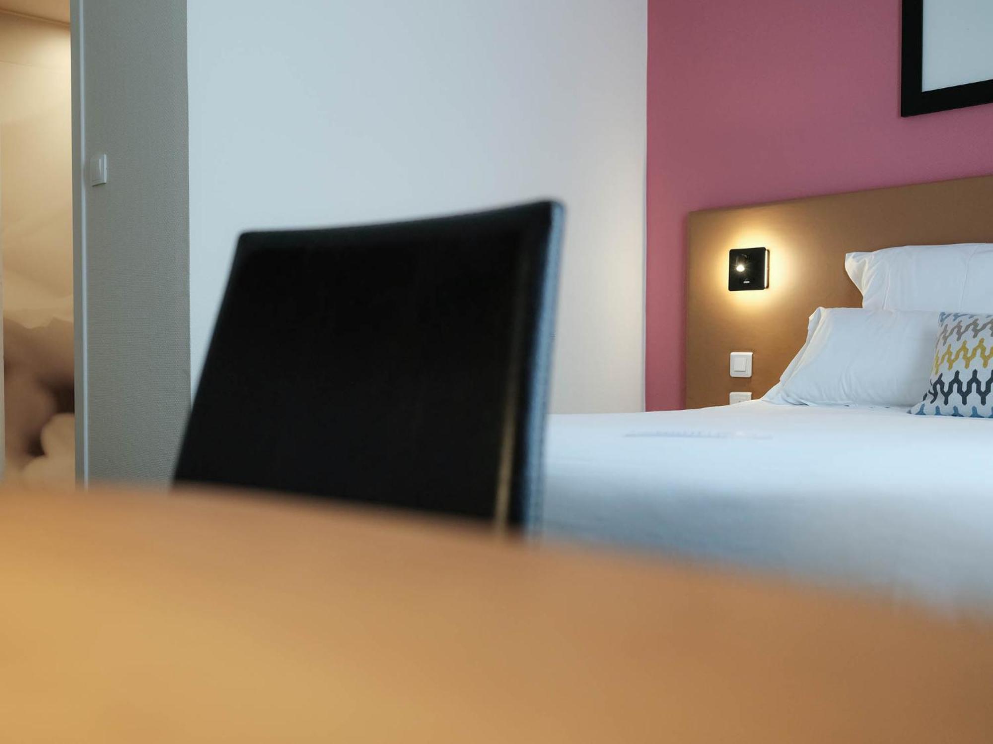 Logis Hotel De L'Europe Поатие Стая снимка