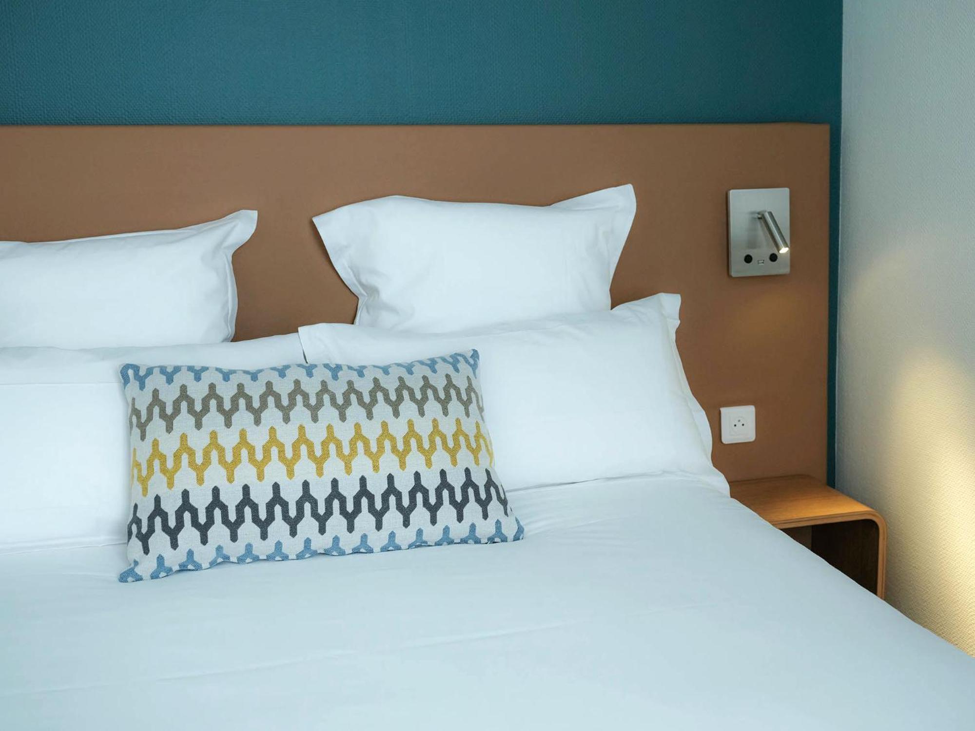 Logis Hotel De L'Europe Поатие Стая снимка