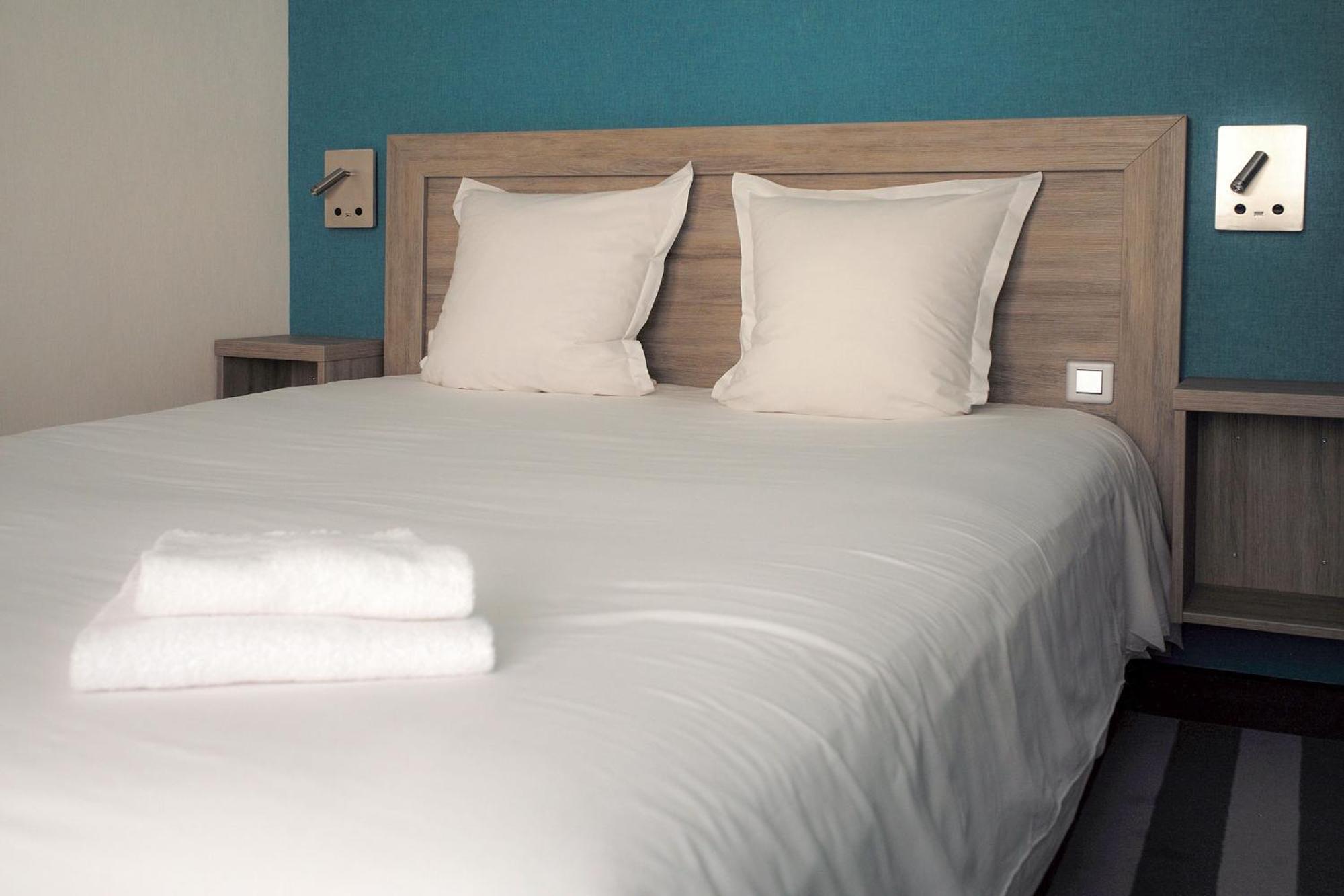 Logis Hotel De L'Europe Поатие Стая снимка