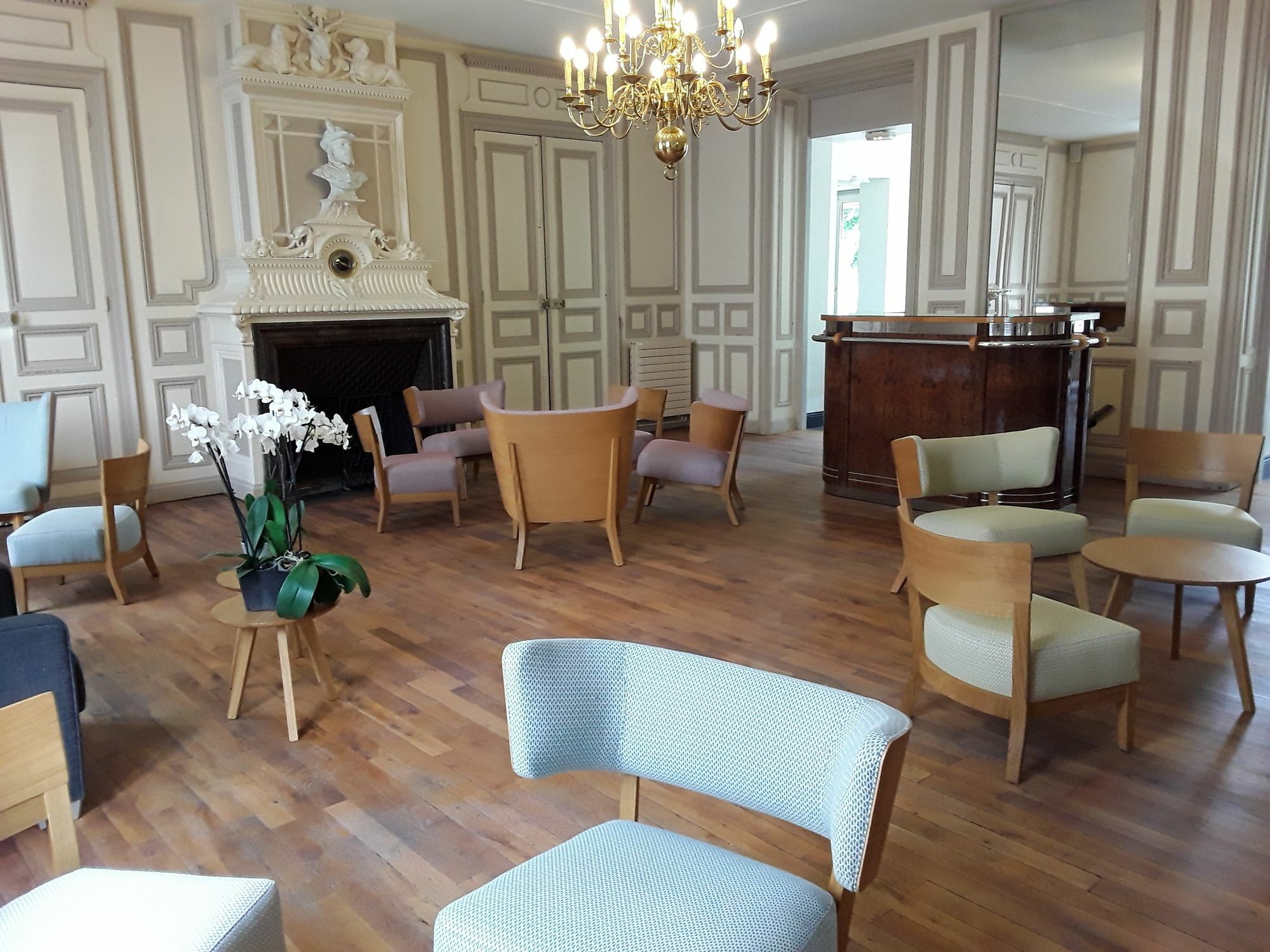 Logis Hotel De L'Europe Поатие Екстериор снимка