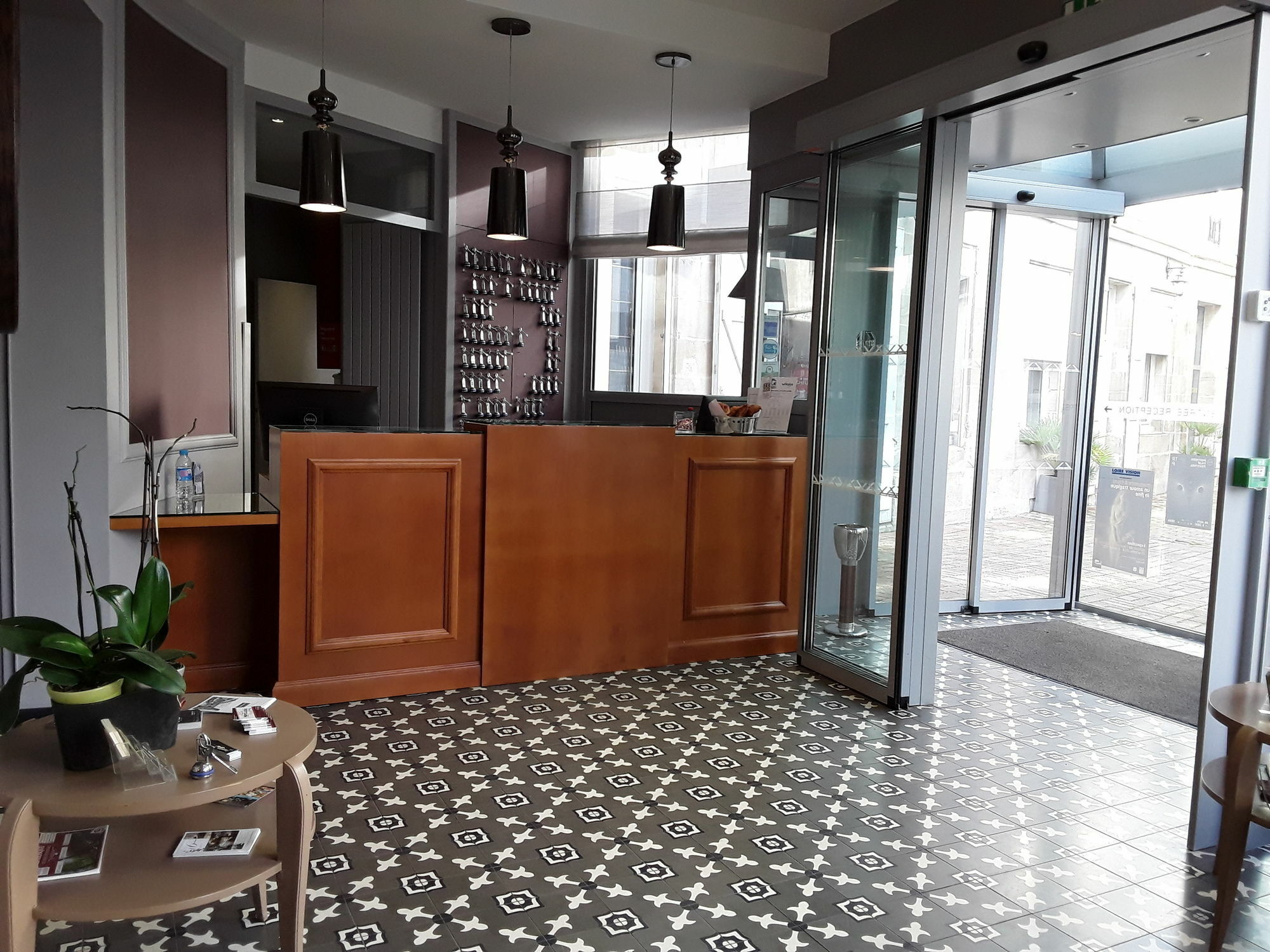 Logis Hotel De L'Europe Поатие Екстериор снимка
