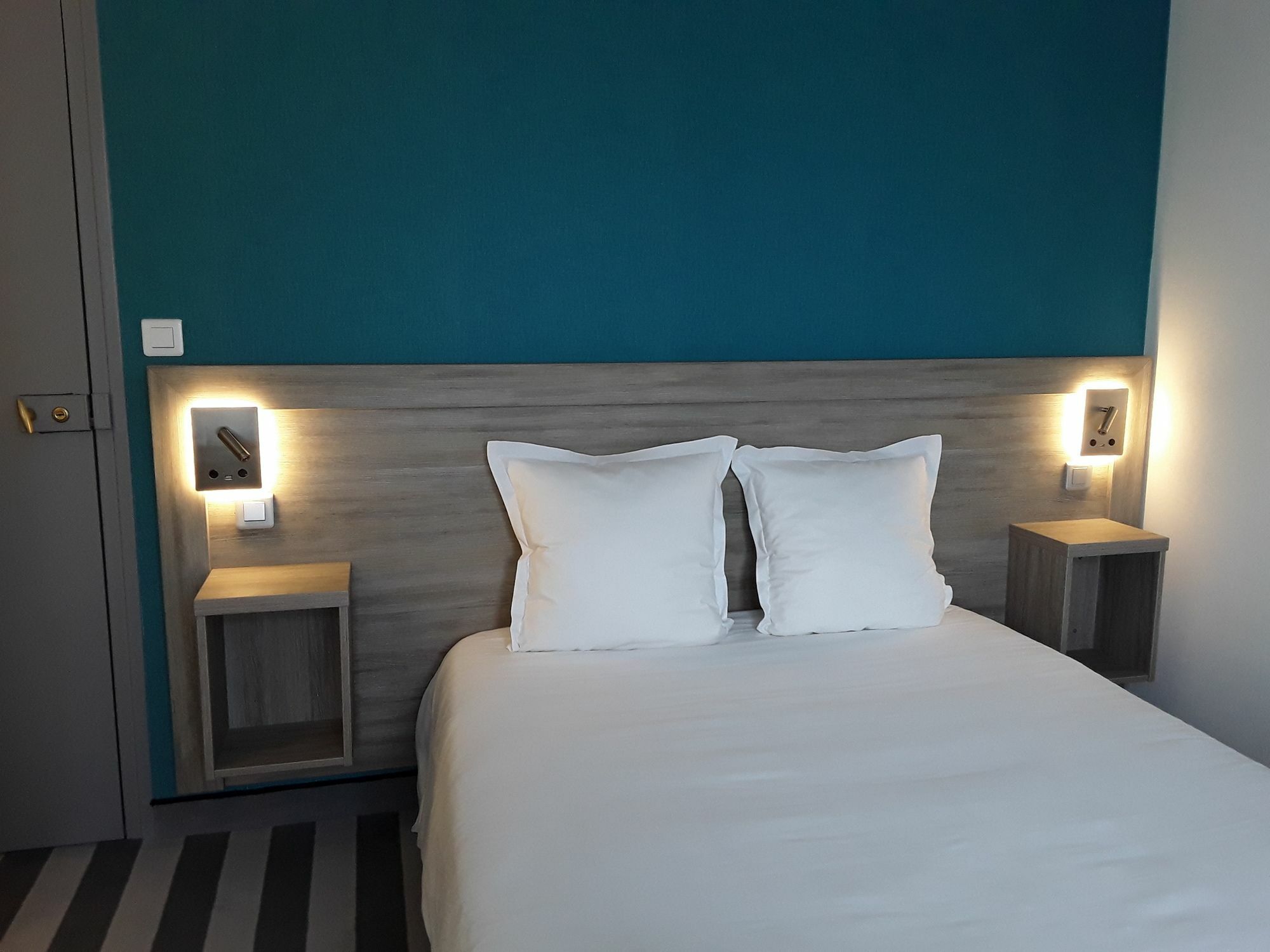 Logis Hotel De L'Europe Поатие Екстериор снимка